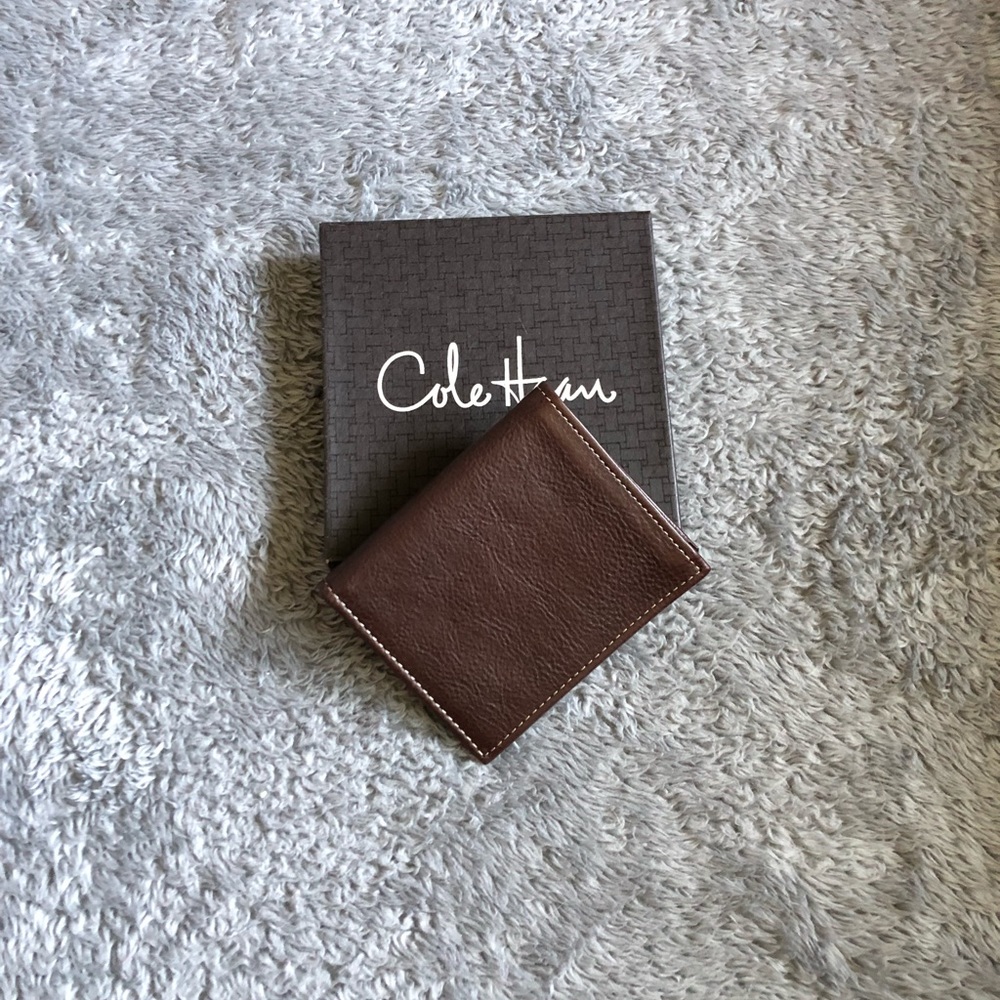 Sale 🎅🏼 Cole Haan wallet